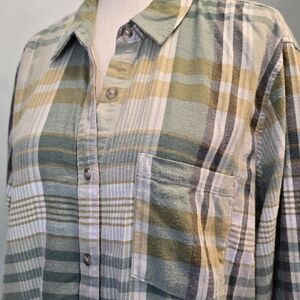 NWOT Soft Lightweight Plaid Button-Up Shirt in Sage and Mustard Yellow M